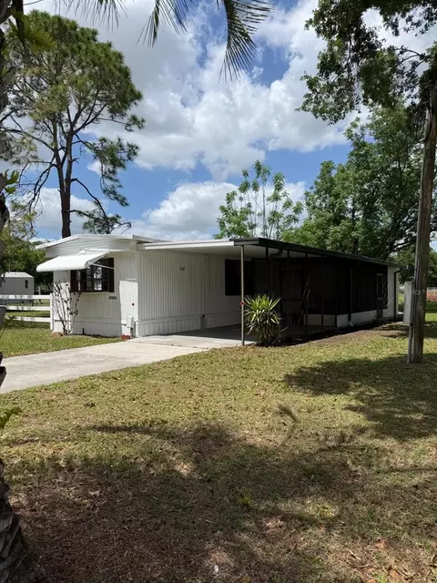 37021 Pauls Dr, Zephyrhills, FL 33541