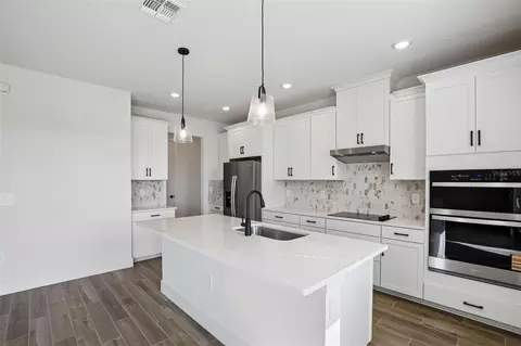 Kitchen - 184 Shady Edge Loop, Nokomis, FL 34275 photo 2 of 5