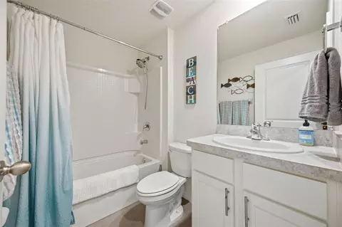 Bath - 10316 Charlotte Dr, Parrish, FL 34219 photo 1 of 4
