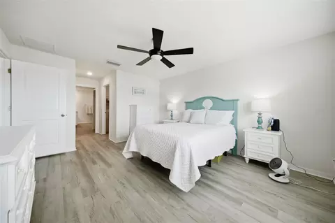 Bedroom - 10316 Charlotte Dr, Parrish, FL 34219 photo 4 of 4