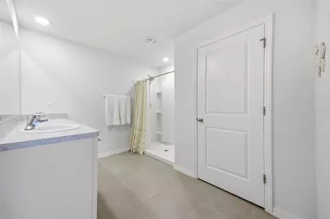 Bath - 10316 Charlotte Dr, Parrish, FL 34219 photo 3 of 4
