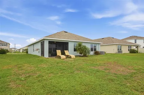 Exterior - 10316 Charlotte Dr, Parrish, FL 34219 photo 7 of 10