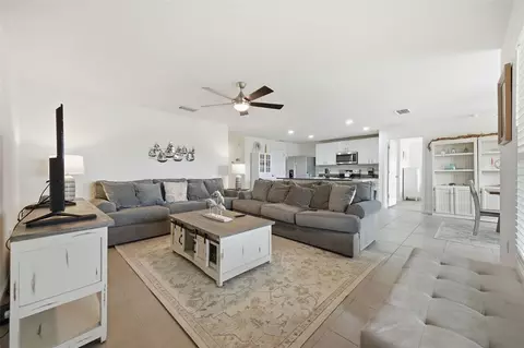Living - 10316 Charlotte Dr, Parrish, FL 34219 photo 2 of 3