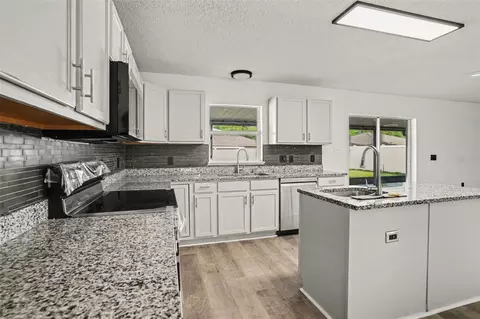 Kitchen - 10317 Frog Pond Dr, Riverview, FL 33569 photo 3 of 3
