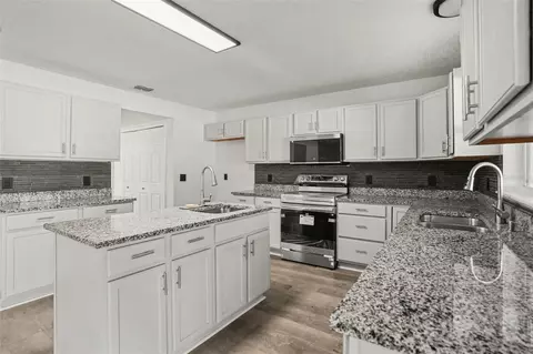 Kitchen - 10317 Frog Pond Dr, Riverview, FL 33569 photo 1 of 3