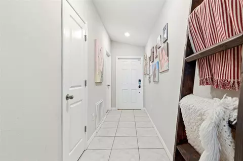 Entry Way - 13307 Willow Bluestar Loop, Riverview, FL 33579 photo 1 of 3