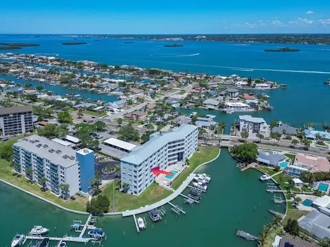 610 Island Way #407, Clearwater Beach, FL 33767