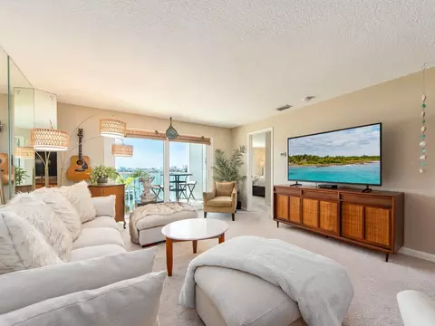 610 Island Way #407, Clearwater Beach, FL 33767