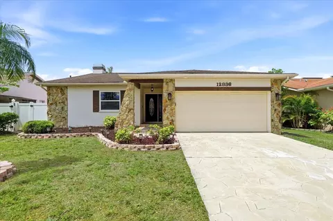 12836 Pineway Dr, Largo, FL 33773