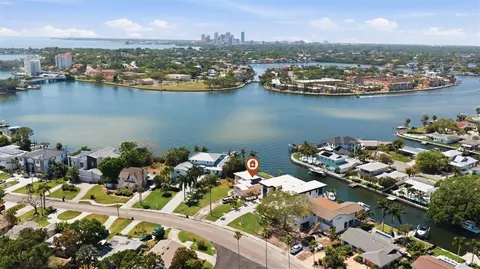 3876 Shore Acres Blvd NE, Saint Petersburg, FL 33703