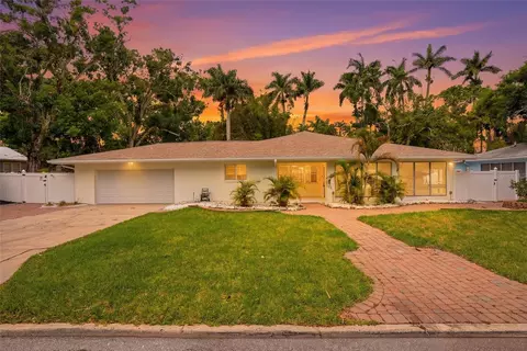 2004 Virginia Dr, Bradenton, FL 34205