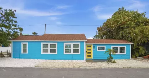 118 92nd Ave, Treasure Island, FL 33706