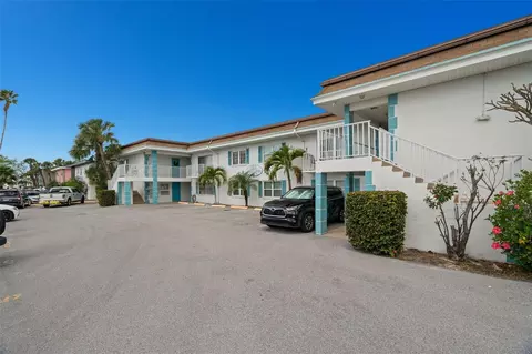 11655 3rd St E #1, Treasure Island, FL 33706