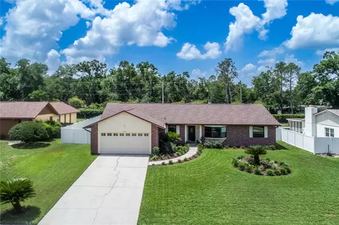 9203 Kingsridge Dr, Temple Terrace, FL 33637