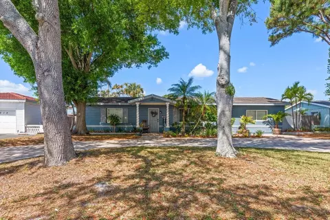 5042 Lake Charles Dr N, Kenneth City, FL 33709