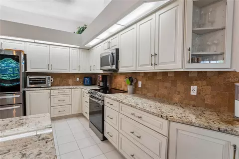 Kitchen - 2047 Overbrook Ln, Spring Hill, FL 34606 photo 4 of 6