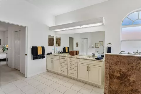 Bath - 2047 Overbrook Ln, Spring Hill, FL 34606 photo 4 of 7