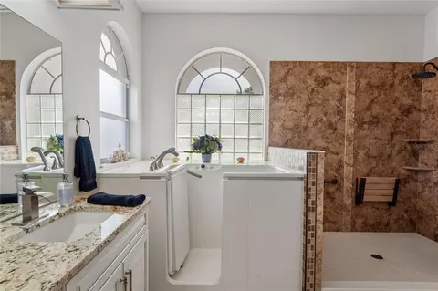 Bath - 2047 Overbrook Ln, Spring Hill, FL 34606 photo 2 of 7