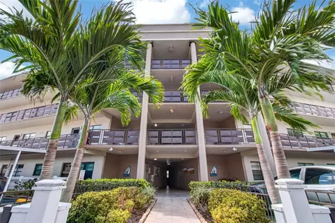 6190 80th St N #410, Saint Petersburg, FL 33709