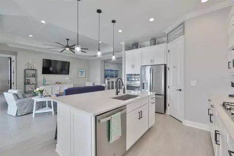 Kitchen - 14264 Skipping Stone Loop, Parrish, FL 34219 photo 4 of 6