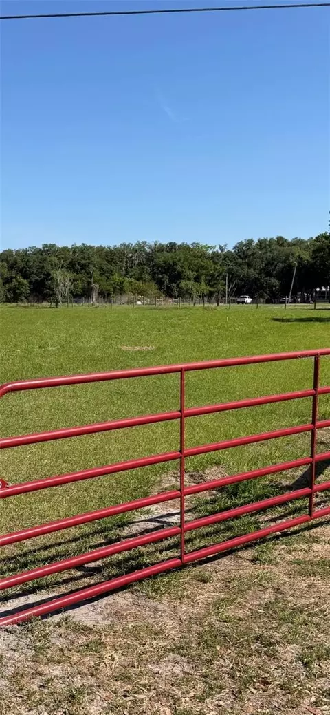 Sydney Road, Dover, FL 33527