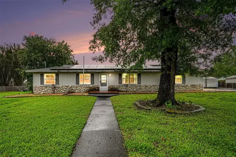 527 Land O Lakes Ct, Deland, FL 32724