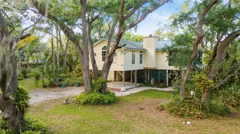 420 Hanby St, Crystal Beach, FL 34681