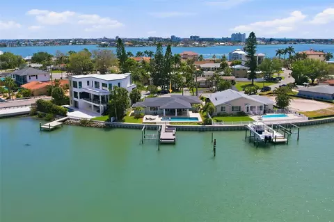 7172 S Shore Dr S, Saint Petersburg, FL 33707