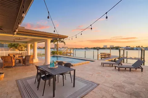 7172 S Shore Dr S, Saint Petersburg, FL 33707