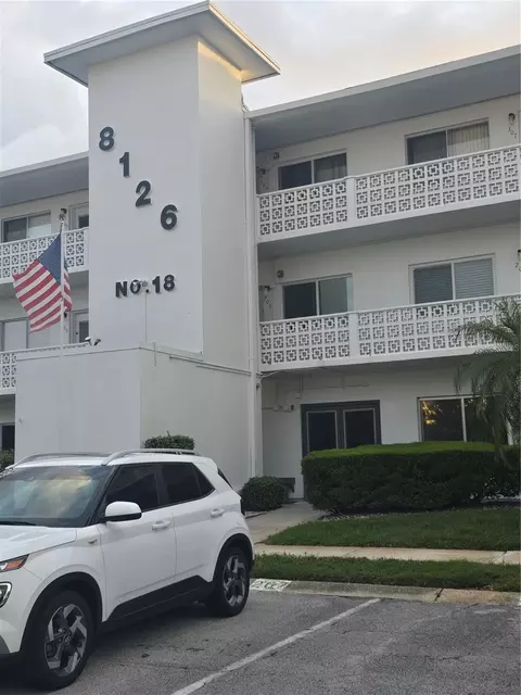8126 112th St #306, Seminole, FL 33772