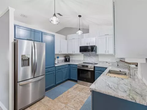 Kitchen - 13389 Brewster Rd, Spring Hill, FL 34609 photo 3 of 7