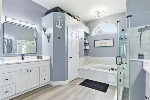 Bath - 10434 Nightengale Dr, Riverview, FL 33569 photo 2 of 6
