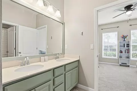 Bath - 11218 Spring Point Cir, Riverview, FL 33579 photo 3 of 4