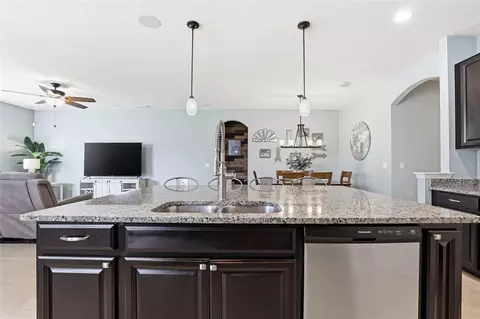 Kitchen - 11218 Spring Point Cir, Riverview, FL 33579 photo 3 of 4