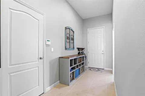 Entry Way - 11218 Spring Point Cir, Riverview, FL 33579 photo 2 of 6