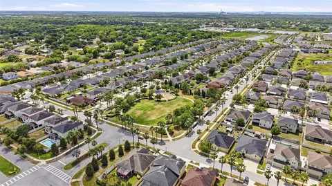View/Area - 11218 Spring Point Cir, Riverview, FL 33579 photo 10 of 11