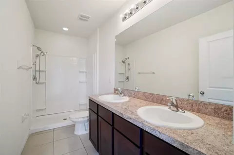 Bath - 8986 Indigo Trail Loop, Riverview, FL 33578 photo 2 of 2