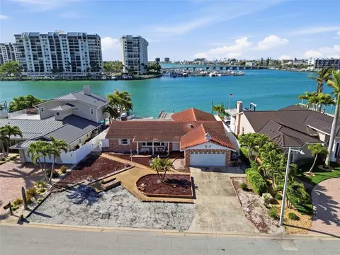 4 Bellevue Dr, Treasure Island, FL 33706