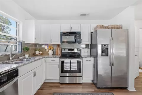 Kitchen - 12212 Wildbrook Dr, Riverview, FL 33569 photo 4 of 7