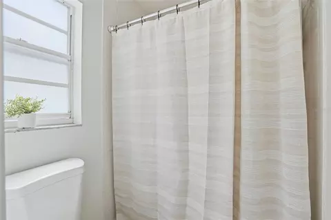 Bath - 12212 Wildbrook Dr, Riverview, FL 33569 photo 3 of 4