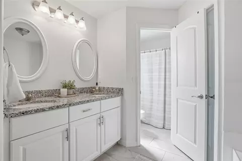Bath - 12212 Wildbrook Dr, Riverview, FL 33569 photo 2 of 4
