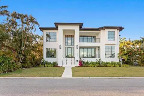 337 Coffee Pot Dr NE, Saint Petersburg, FL 33704