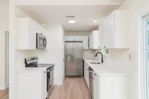 Kitchen - 8812 Dyer Rd, Riverview, FL 33578 photo 3 of 3