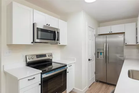 Kitchen - 8812 Dyer Rd, Riverview, FL 33578 photo 2 of 3