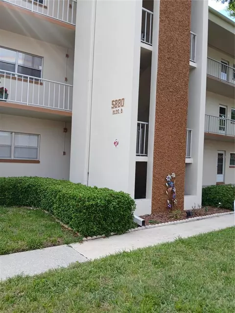 5880 38th Ave N #304, Saint Petersburg, FL 33710