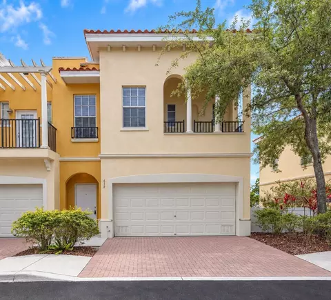 612 105th Ter N, Saint Petersburg, FL 33716