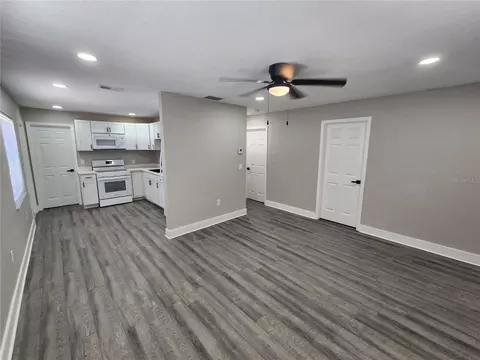 Living - 1211 62nd Ave E, Bradenton, FL 34203 photo 6 of 11