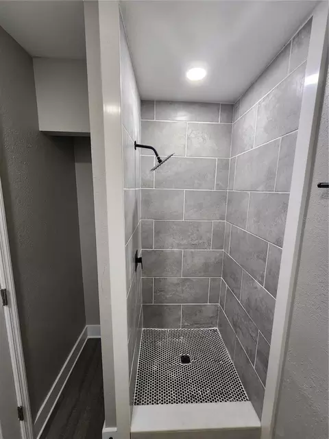 Bath - 1211 62nd Ave E, Bradenton, FL 34203 photo 7 of 15