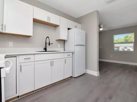 Kitchen - 1211 62nd Ave E, Bradenton, FL 34203 photo 13 of 13