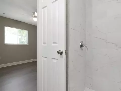 Bath - 1211 62nd Ave E, Bradenton, FL 34203 photo 13 of 15